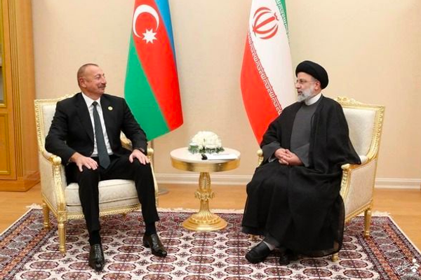 الرئيس الإيراني في لقاء علييف: التدخل الأجنبي يضر بدول المنطقة