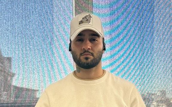 توماج صالحی چند روز پس از بازداشت، ۱۲ آذر به زندان دستگرد اصفهان منتقل شده است