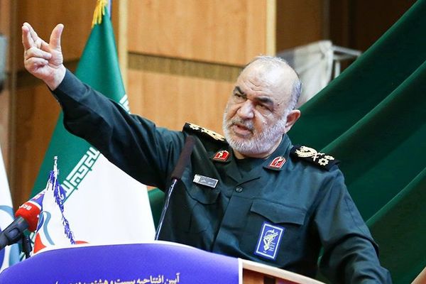 قائد الحرس الثوري الإيراني ساخرا من الولايات المتحدة: قريبا سيحزمون أمتعتهم ويغادرون