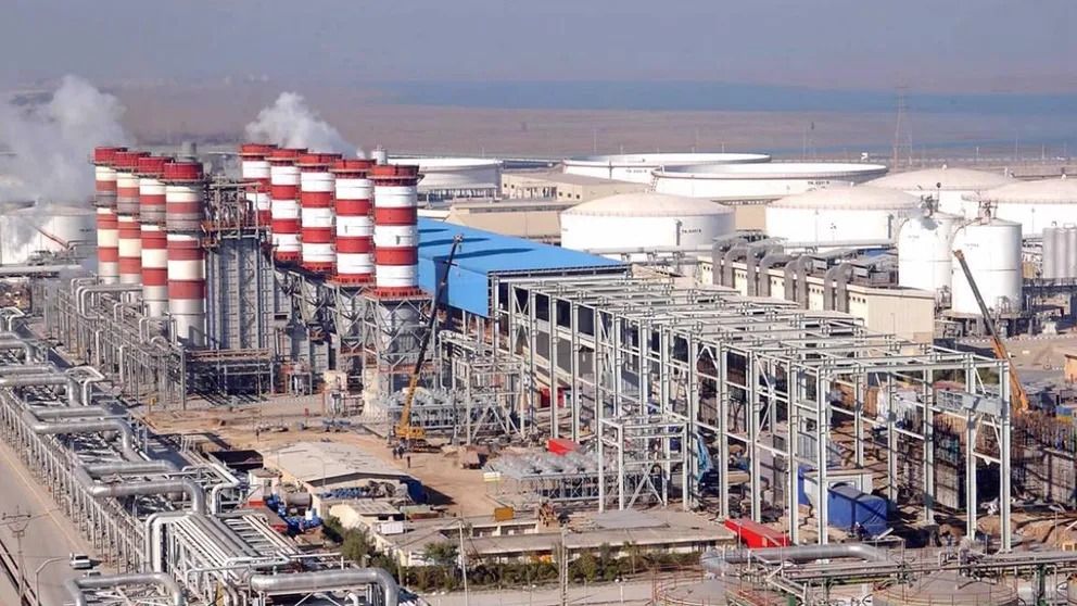 هجمات واسعة تستهدف مجمعات ومصانع البتروكيماويات جنوب غربي إيران والمدن الحدودية مع العراق