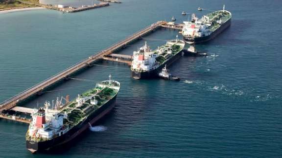 Tankers being loaded with Iranian oil