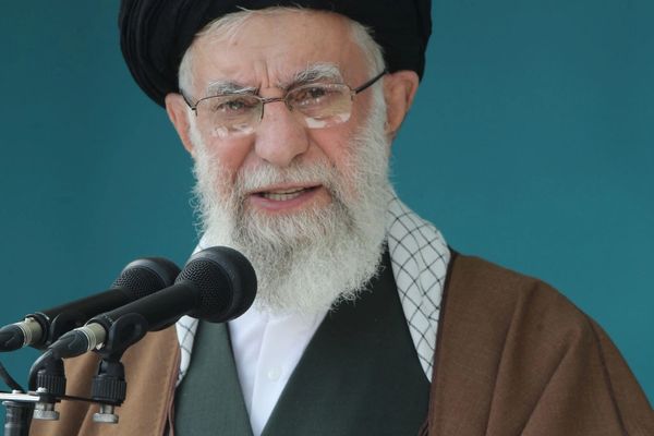 خامنهای: ترامپ اگر قدرت دارد برود کسانی را که علیهاش شعار میدهند آرام کند
