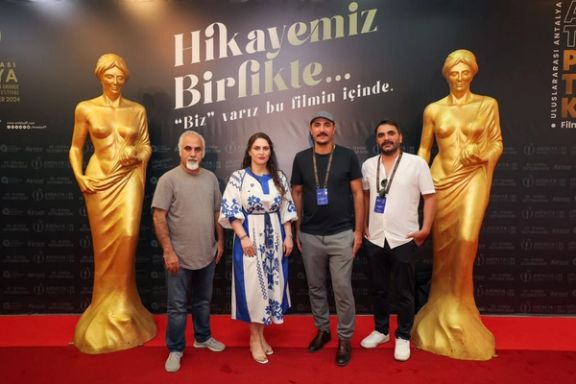 المغنية والممثلة الإيرانية هانا كامكار دون حجاب في مهرجان أنطاليا السينمائي