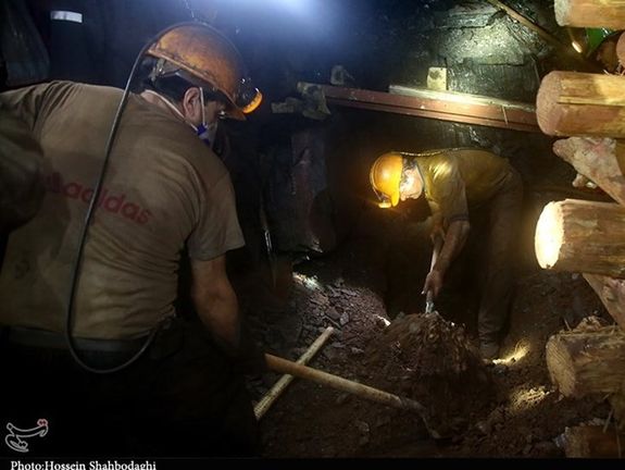 در پی ریزش تونل معدن کلاریز طزره دامغان، یک کارگر آن جان باخت