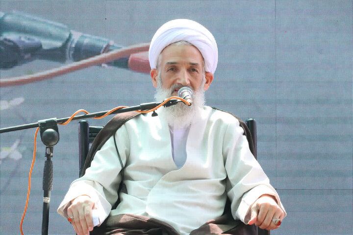 امام جمعه ساری خواستار برخورد قضایی با حامیان رفراندوم و عقب&zwnj;نشینی در برابر آمریکا شد