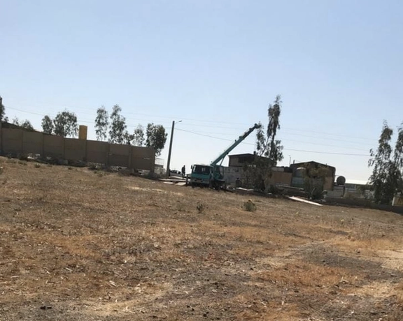 محصور شدن گورستان خاوران با دیوارهای بلند بتنی؛ اعتراض خانوادههای دادخواه ادامه دارد