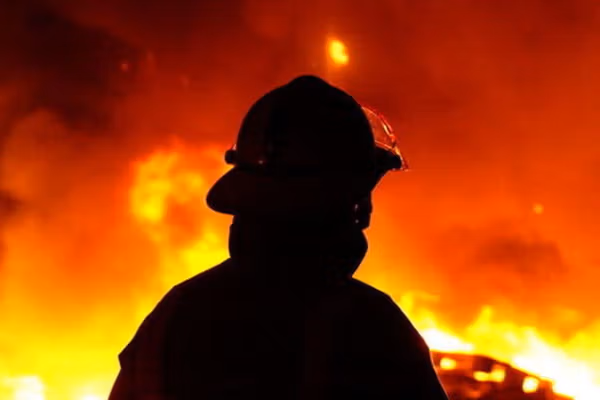 ایراناینترنشنال: دستکم ۶ آتشنشان در حمایت از معترضان کشته و دهها نفر ناپدید شدند