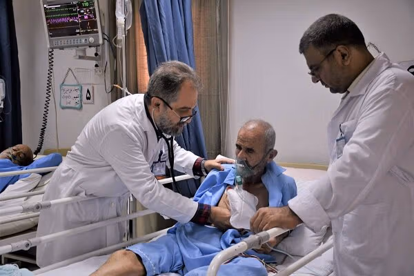 عضو کانون بازنشستگان: سالمندان برای ادامه درمان، خانه و دارایی خود را میفروشند