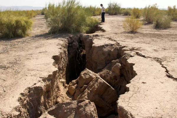 أزمة مياه وجفاف حادة في إيران.. الموارد المائية تنضب والأراضي تنهار