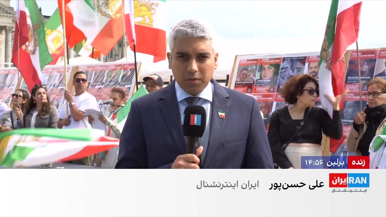 تجمع ایرانیان مقیم برلین در بزرگداشت روز شیر و خورشید مقابل پارلمان آلمان