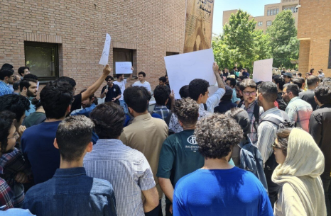 دانشجویان کوی دانشگاه تهران در اعتراض به سیاست‌های رفاهی تجمع اعتراضی برگزار کردند