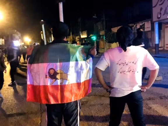 طالب بتنحي خامنئي وتشكيل مجلس انتقالي.. تهديد وتدخل أمني يمنع نشر بيان "جبهة الإصلاحات"