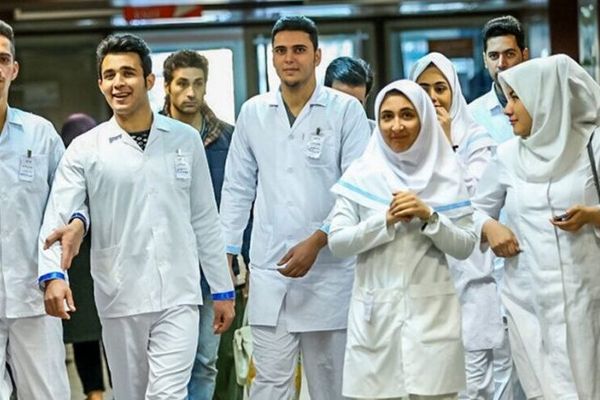 40 % من أطباء إيران يمتهنون وظائف غير طبية