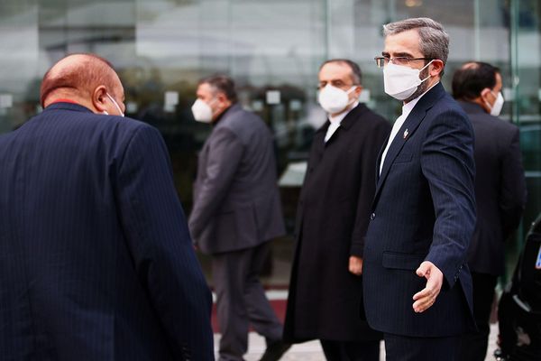 حصري لـ"إيران إنترناشيونال": أعضاء فريق التفاوض الإيراني يواصلون مغادرة فيينا "بشكل مفاجئ"