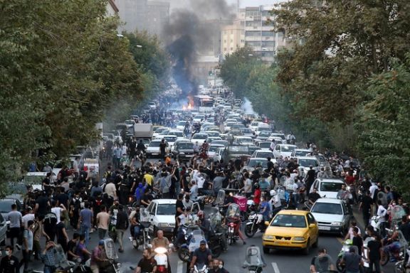 واشینگتن پست: جمهوری اسلامی از رژیمهای قبلی مصر و تونس در آستانه انقلاب شکنندهتر است