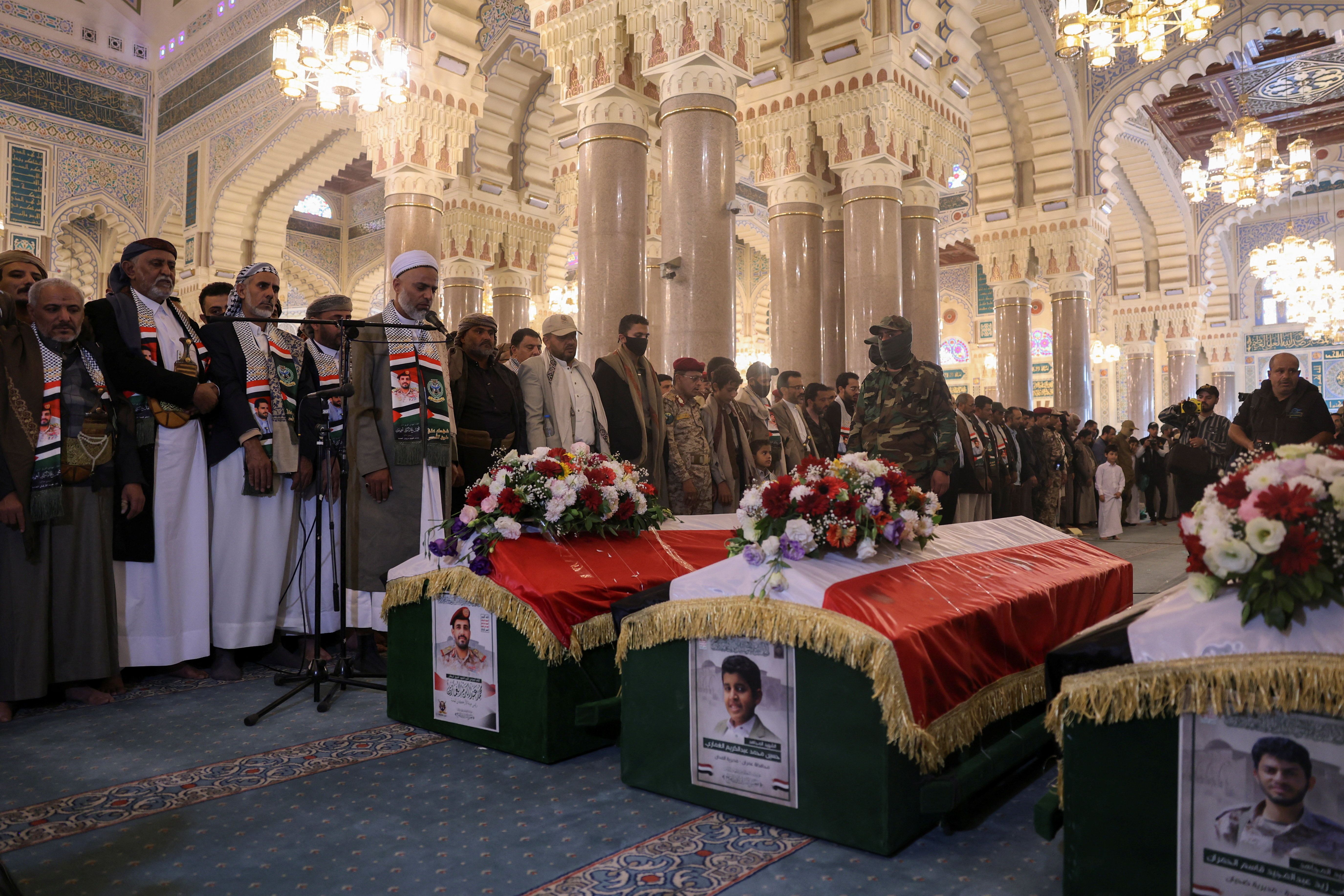 Iran Guards redeploy top commander to fix Houthi turmoil - Yemeni outlet