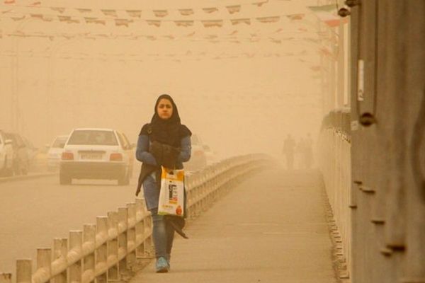 تلوث الهواء في إيران يعصف بالمدن الكبرى.. ويغلق المدارس والدوائر الحكومية