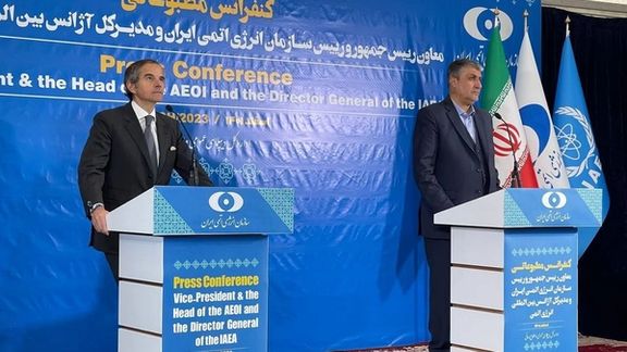 IAEA's Rafael Grossi (left) and Iran's nuclear chief Mohammad Eslami in Tehran on March 4, 2023