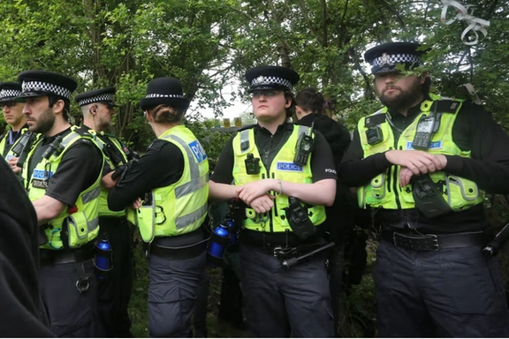 شرطة بريطانيا تعتقل سبعة إيرانيين بشبهة "جرائم إرهابية"
