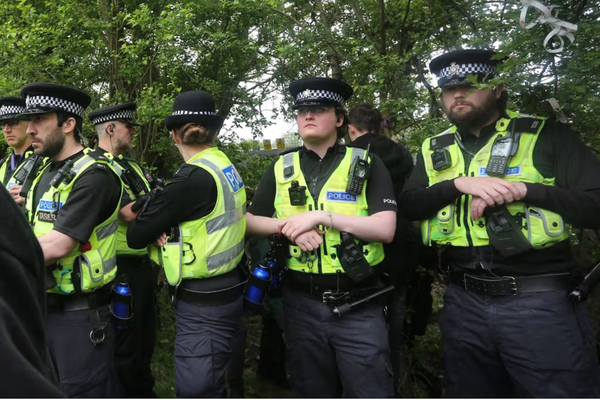 شرطة بريطانيا تعتقل سبعة إيرانيين بشبهة "جرائم إرهابية"