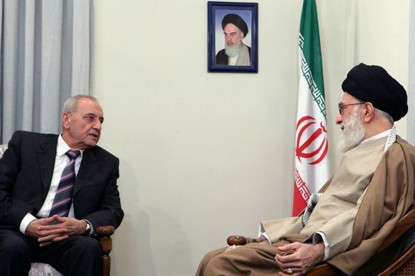 رئيس البرلمان اللبناني يطلب من خامنئي إصدار فتوى تدعو حزب الله لتسليم سلاحه