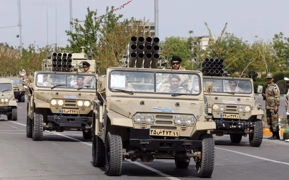 "فايننشال تايمز": معرض الأسلحة الإيراني يهدف إلى صرف الانتباه عن مكامن الضعف العسكري