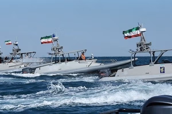 نیروی دریایی سپاه پاسداران: تنگه هرمز از عصر شنبه مسدود شد