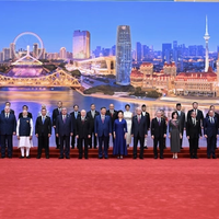 دیر رسیدن یا سرو نوشیدنیهای الکلی؛ پزشکیان در عکس یادگاری اجلاس شانگهای حاضر نشد