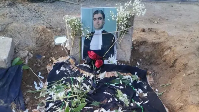 بیش از ۸۰ وکیل بر ضرورت شفاف‌سازی پرونده مرگ مشکوک خسرو علی‌کردی تاکید کردند