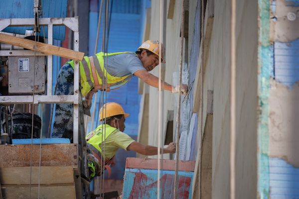 Chinese Entry Into Iranian Construction Market Raises Concerns