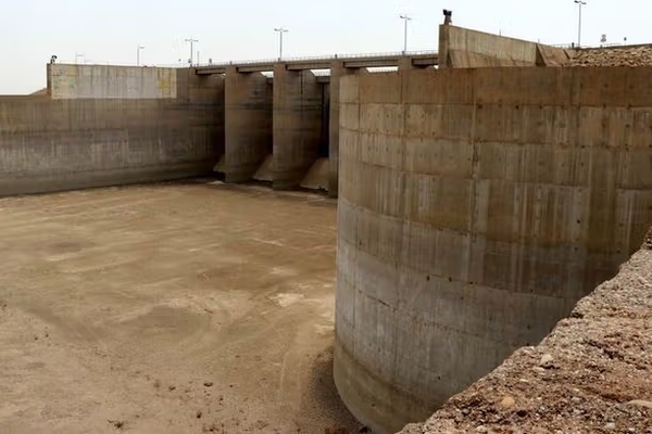 شركة إدارة الموارد المائية: 58 % من خزانات السدود في إيران.. فارغة