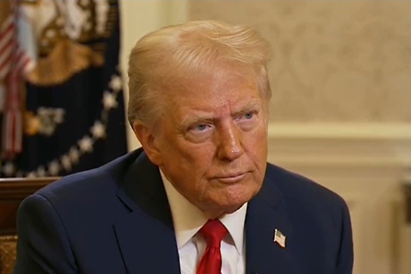 ترامب: إيران حكومة دينية خطيرة جدا والتعامل معها أصعب من الصين وكوريا الشمالية