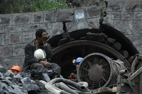 عمال المناجم في إيران يشكون انخفاض الرواتب رغم وعود المسؤولين بزيادتها