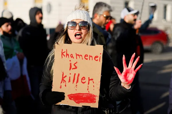 ایرانیان در حال ساختن تاریخاند؛ اروپا باید اقدام کند