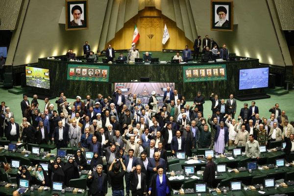 بیانیه نمایندگان مجلس: خامنهای، موسی و ترامپ، فرعون زمان است