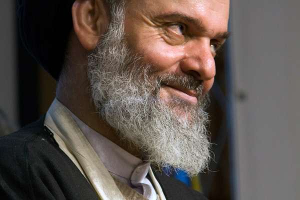 عضو مجلس خبرگان: چرا قیمت بعضی کالاها شب تا صبح دو برابر میشود؟
