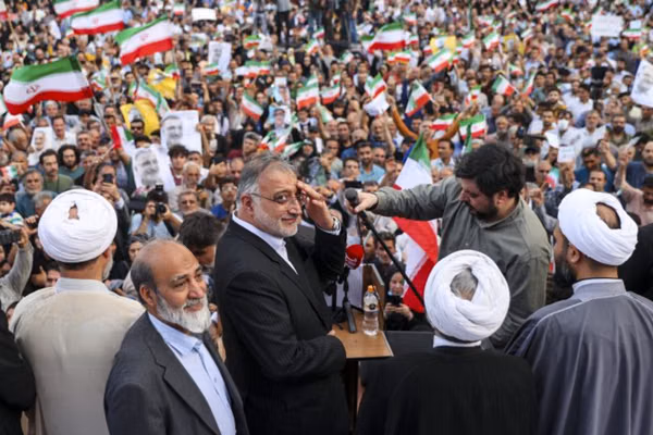 Tehran hardline mayor rolls out economic relief: is he eyeing the presidency?