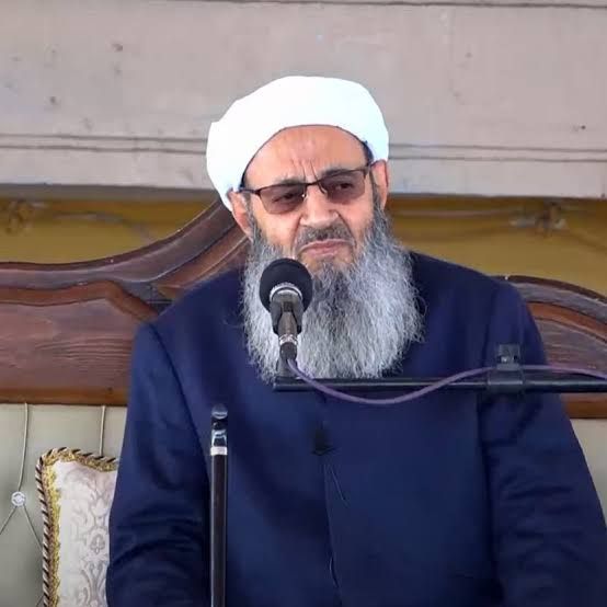 تاکید مولوی عبدالحمید بر گذر از اصلاحطلب و اصولگرا: «زندانها را به روی بازرسان باز کنید»