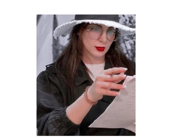 محکومیت لیلا بلوکات به ۱۰ ماه حبس به دلیل «بیحجابی»؛ «هزار هنرمند همراه مردم بودند»