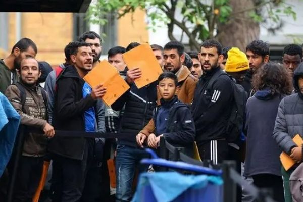 وسط مخاوف من ترحيلهم أو تسليمهم لطهران.. اللاجئون الإيرانيون في تركيا "معرضون للخطر"