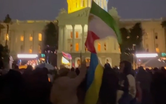 کنشگران ایرانی و اوکراینی در اولین سالگرد جنگ اوکراین در ساکرامنتو تجمع برگزار کردند