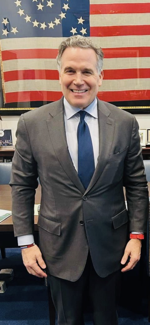 سناتور مک‌کورمیک: ایرانیان به فشار حداکثری بر حکومت و حمایت حداکثری از مردم نیاز دارند