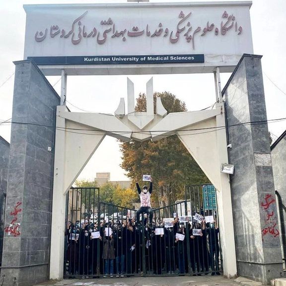 تداوم خیزش انقلابی دانشجویان؛ تجمع و تحصن دانشجویان در ۱۶ دانشگاه