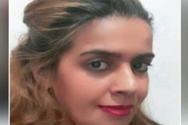 الاعتداء على ناشطة سياسية في محبسها بسبب "إهانة الخميني وخامنئي وسليماني"