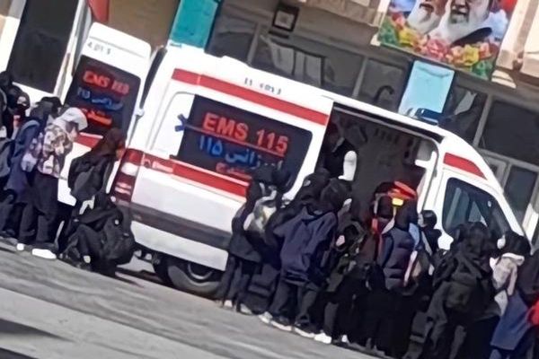 تزامنا مع الاحتجاجات في عشرات المدن الإيرانية.. 50 مدرسة تتعرض لهجمات كيماوية