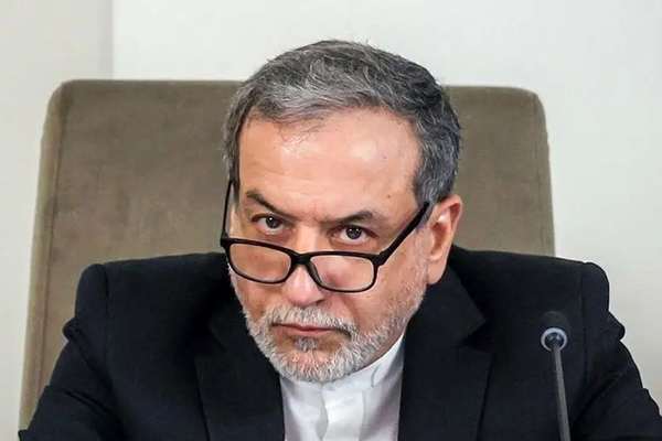 عباس عراقچی: سطح ذخایر موشکی و ظرفیت پرتابگرهای ما نسبت به ۹ اسفند، ۱۲۰ درصد است