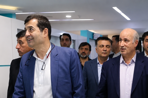 گزارش اعتماد از افزایش اختلاف وزارت ورزش و فدراسیون فوتبال پس از اخراج مهدی تاج از کانادا