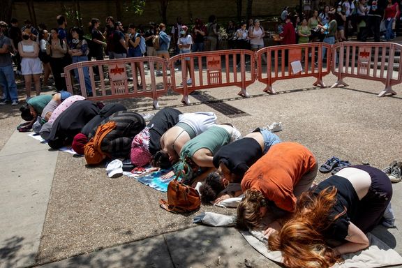 نماز دستهجمعی دانشجویان حامی فلسطین در دانشگاه تگزاس