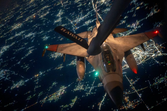 نورنیوز: اعزام سوخترسانهای آمریکا به منطقه یعنی گزینه نظامی علیه ایران روی میز است