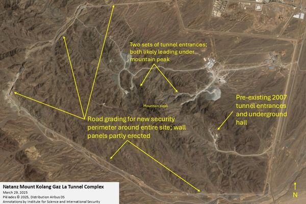 صور الأقمار الصناعية: إيران تبني منطقة أمنية كبيرة بالقرب من مجمع "نطنز" النووي